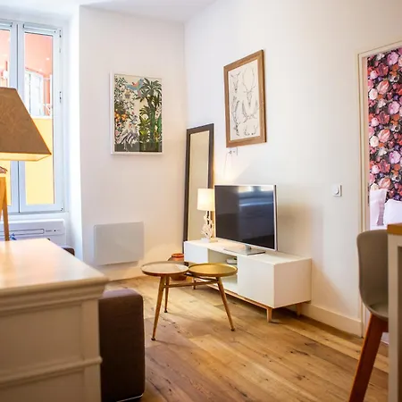 Garibaldi Apartment *